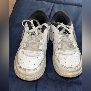 boys size 9C nike sneakers